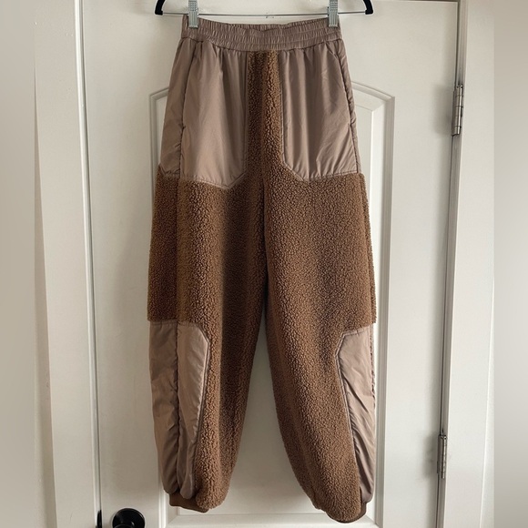 H&M Colorblock Faux Shearling Jogger Tan - XS - Picture 3 of 5